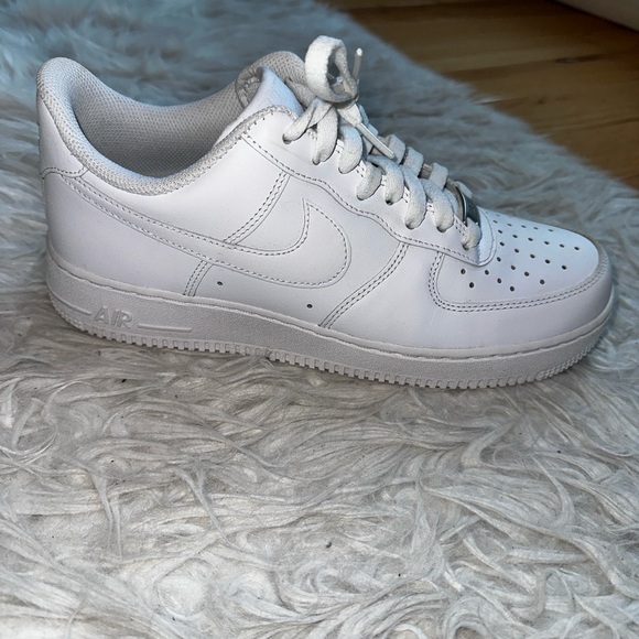 Nike Air Force 1 ‘07 Gently Worn - Picture 14 of 15